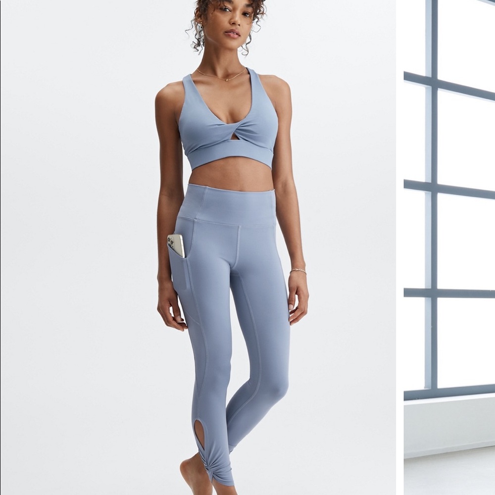 Fabletics Oasis Set!!